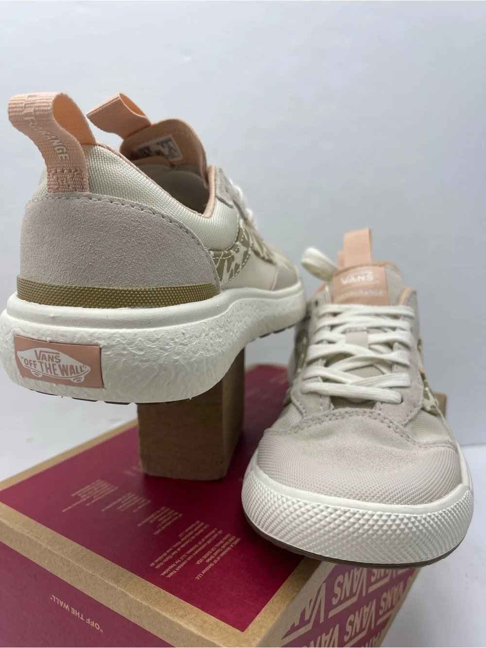 Vans WMNS Ultrarange Exo Se
Groovy Floral Khaki
VN0A4UWMKHK Sneakers - Picture 6 of 16